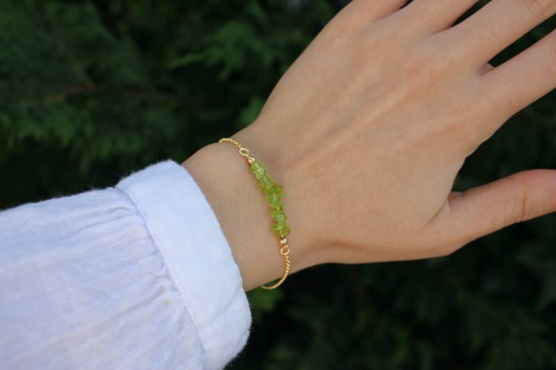 Peridot Chip Armband Vergoldeter Einstellbarer August Birthstone Schmuck Peridot Chip Armband Vergoldeter Einstellbarer August Birthstone Schmuck von DhanaJewels