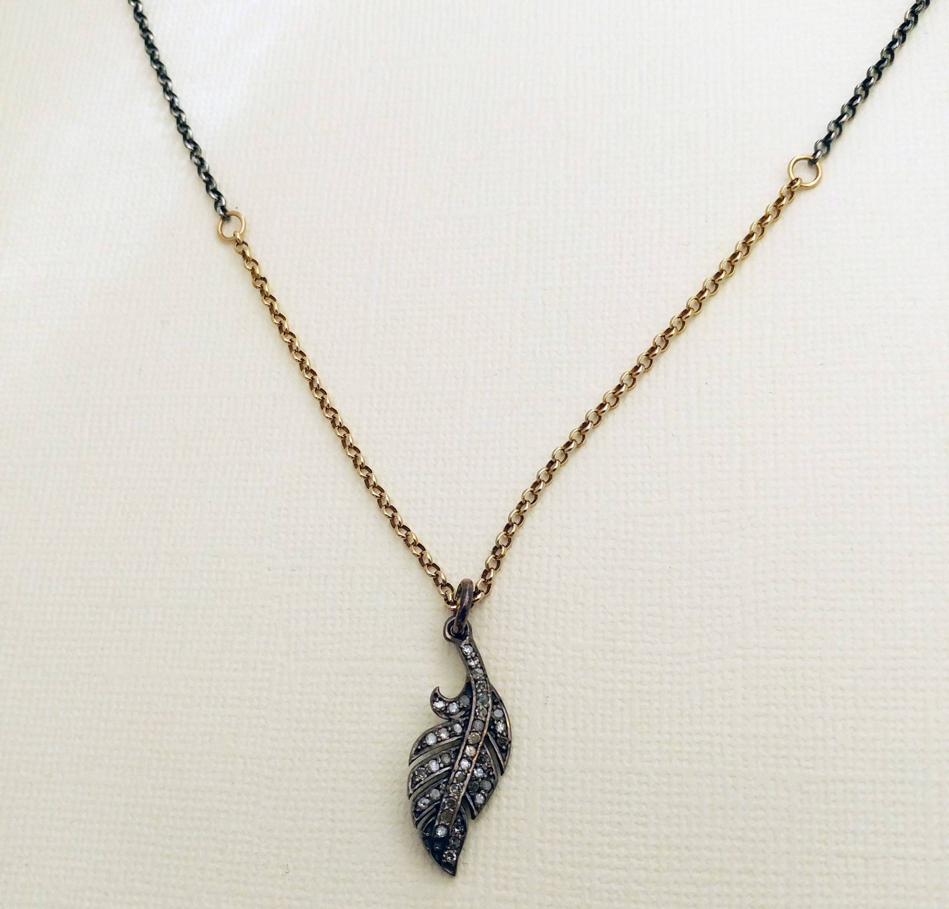 Diamant Anhänger Halskette, Feder Oxidiertes Sterling Silber 18" 14Kt Gold Filled, Echte Diamanten, Pave Antiqued Diamant Anhänger Halskette, Feder Oxidiertes Sterling Silber 18" 14Kt Gold Filled, Echte Diamanten, Pave Antiqued von DiBA