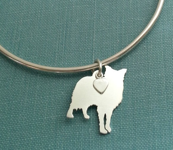 Border Collie Hunde Armreif, Sterling Silber Personalisiert Anhänger, Rasse Silhouette Charm, Rettungsunterstand, Erinnerungsgeschenk Border Collie Hunde Armreif, Sterling Silber Personalisiert Anhänger, Rasse Silhouette Charm, Rettungsunterstand, Erinnerungsgeschenk von DiBAdog