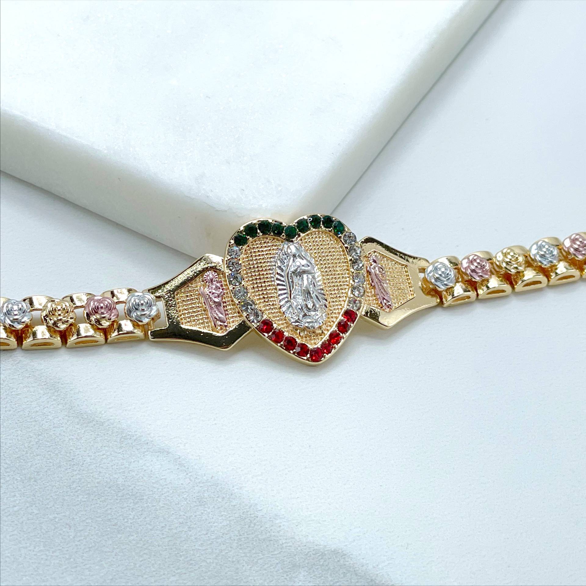 18K Gold Filled Dreifarbige Rosenblüten, Roter, Weißer Und Grüner Zirkonia, Guadalupe-Jungfrau-Armband, Großhandel Schmuckzubehör von DiJuJewels