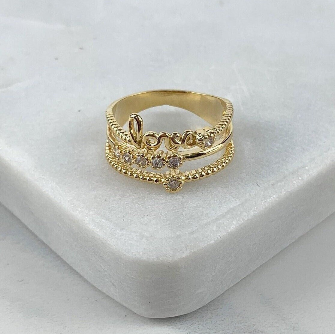 18K Gold Filled "Love" Simulierter Stapelring Mit Detail Micro Zirkonia Großhandel Schmuckzubehör von DiJuJewels