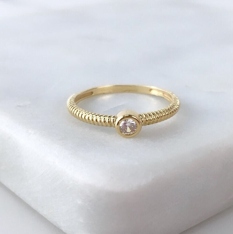 18K Gold Filled Twisted Band Ring Mit Einem Solitaire Cubic Zirconia Lünette Einstellung Stapelbar Schmuck Lieferungen von DiJuJewels