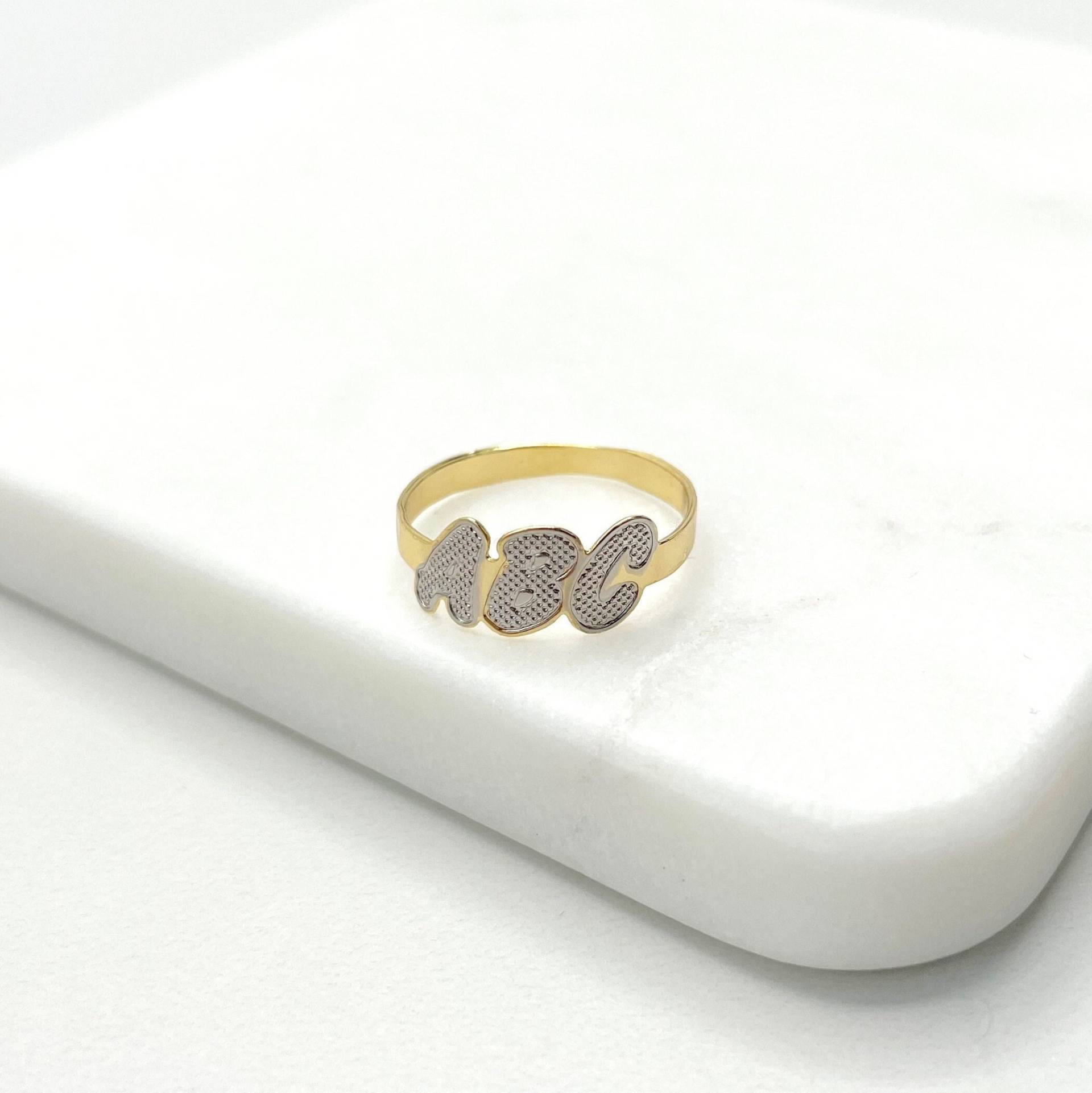 18K Gold Filled Zwei Ton Abc Beschreibung Buchstaben Ring Für Kinder Kleinkind Großhandel Schmuckherstellung Zubehör von DiJuJewels