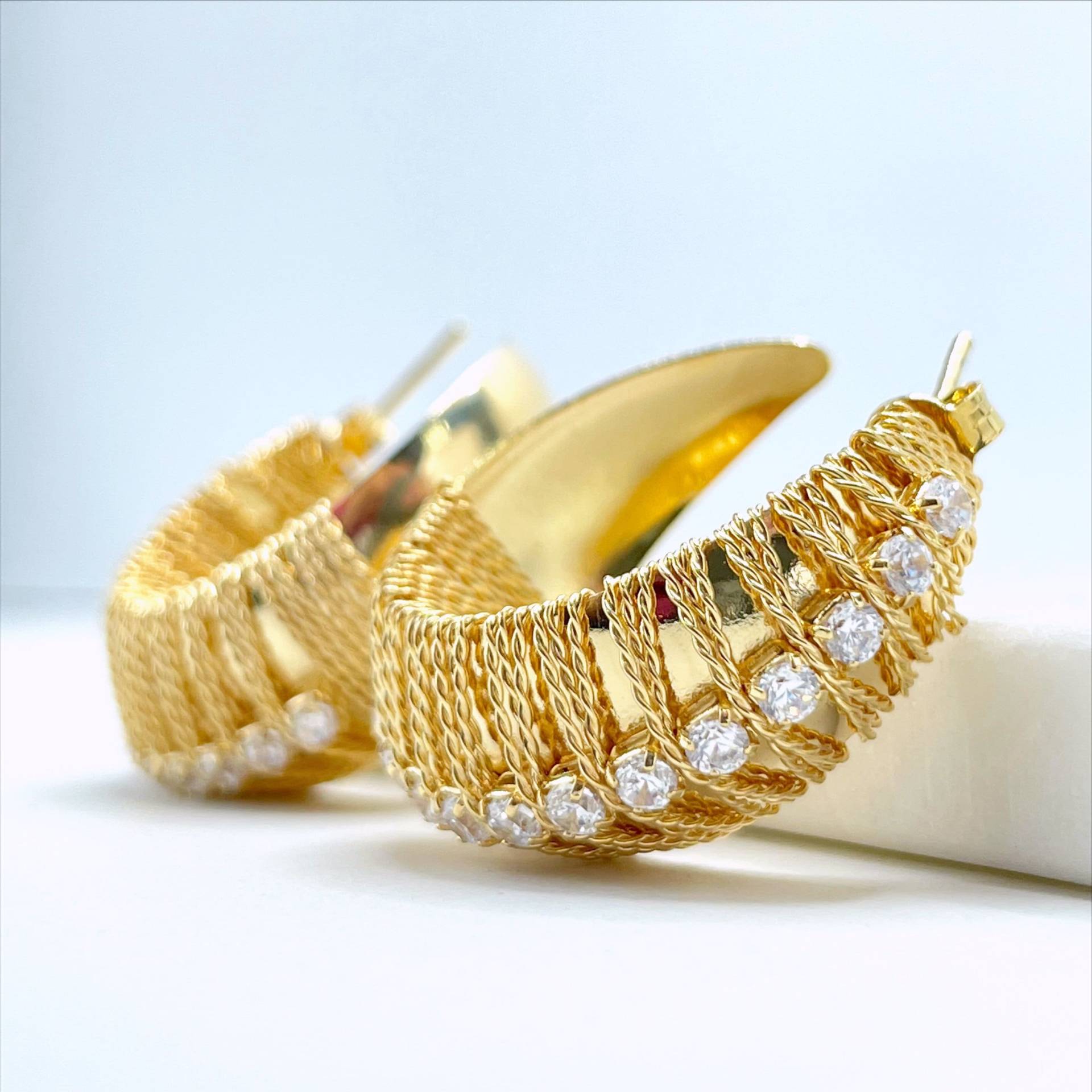 18K Gold Gefüllt Mit Zirkonia, 32mm C-Creolen, 15mm Dicke, Großhandel Schmuckherstellung Lieferungen 18K Gold Gefüllt Mit Zirkonia, 32mm C-Creolen, 15mm Dicke, Großhandel Schmuckherstellung Lieferungen von DiJuJewels