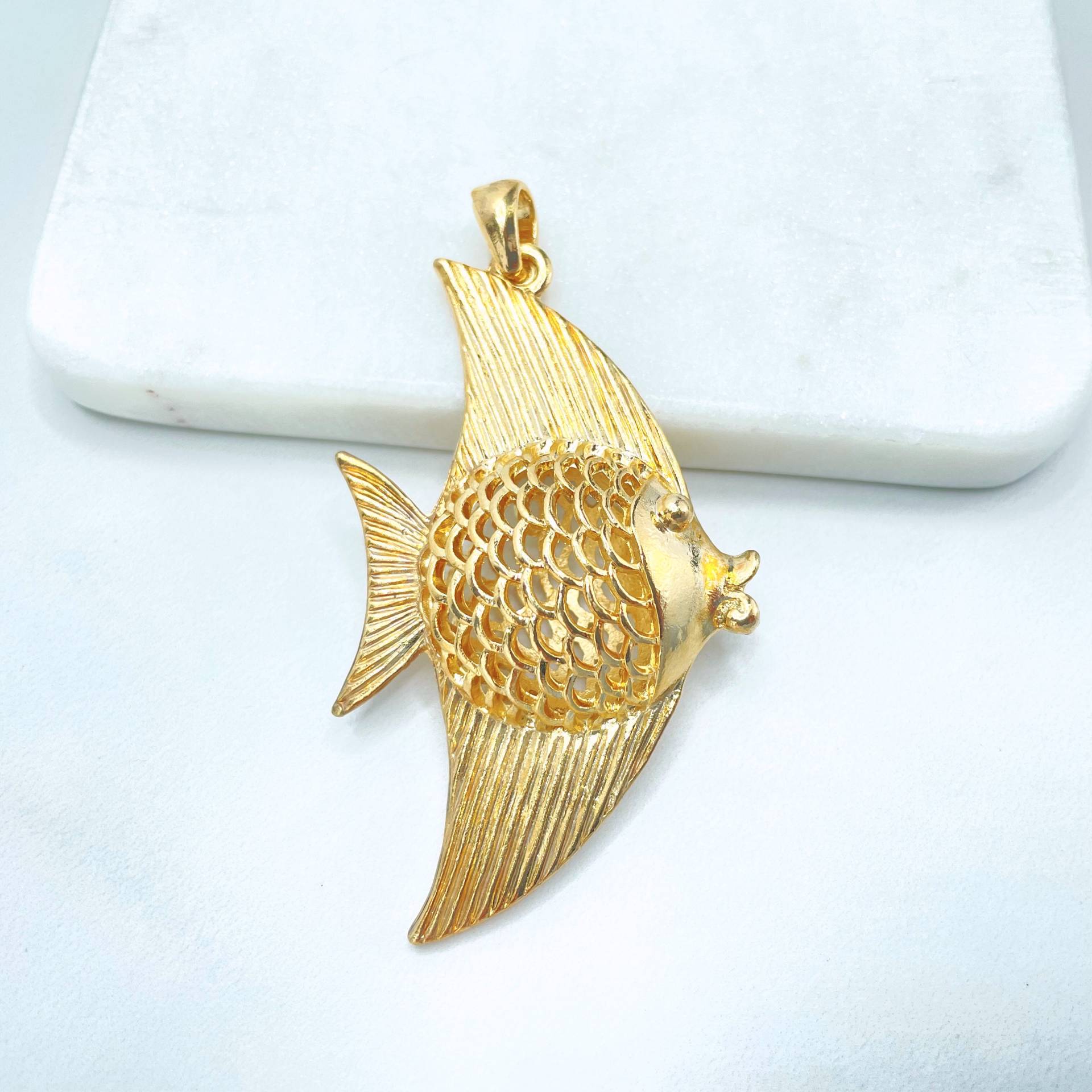 18K Gold Gefüllt Texturierter Puffed Angelfish Charm Anhänger, Großhandel Schmuckherstellung Zubehör von DiJuJewels