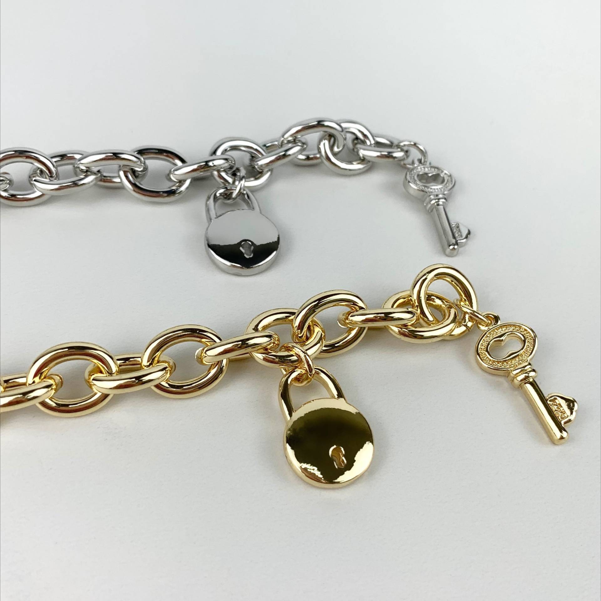 Chunky 18K Gold Filled Oval Gliederkette Charms Armband Mit Schloss Und Schlüssel, Oder Silber, Großhandel Schmuckzubehör von DiJuJewels