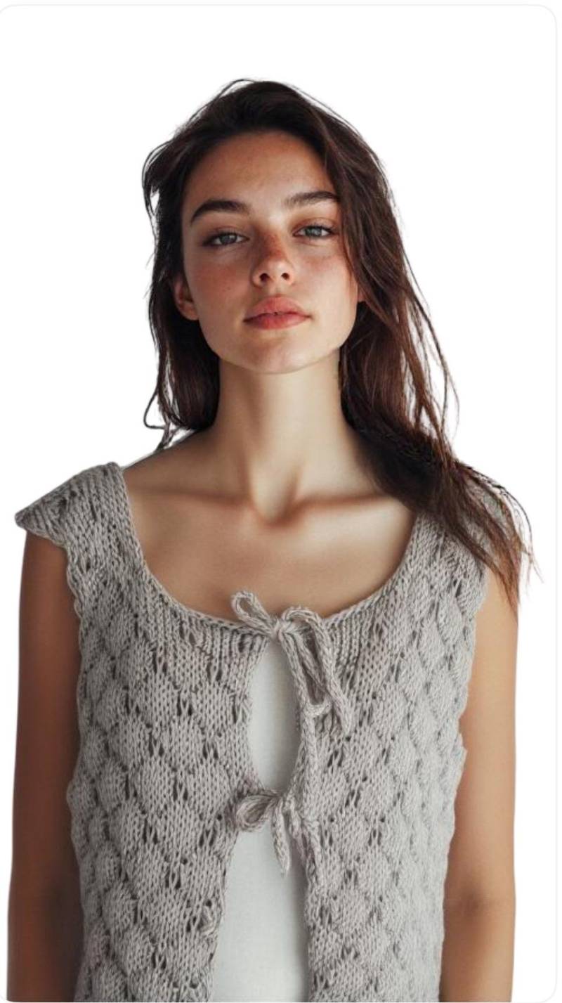 Gestrickte Weste Aus Baumwolle Mit Strukturmuster Einer Schnürung Vorne von DiJuMa