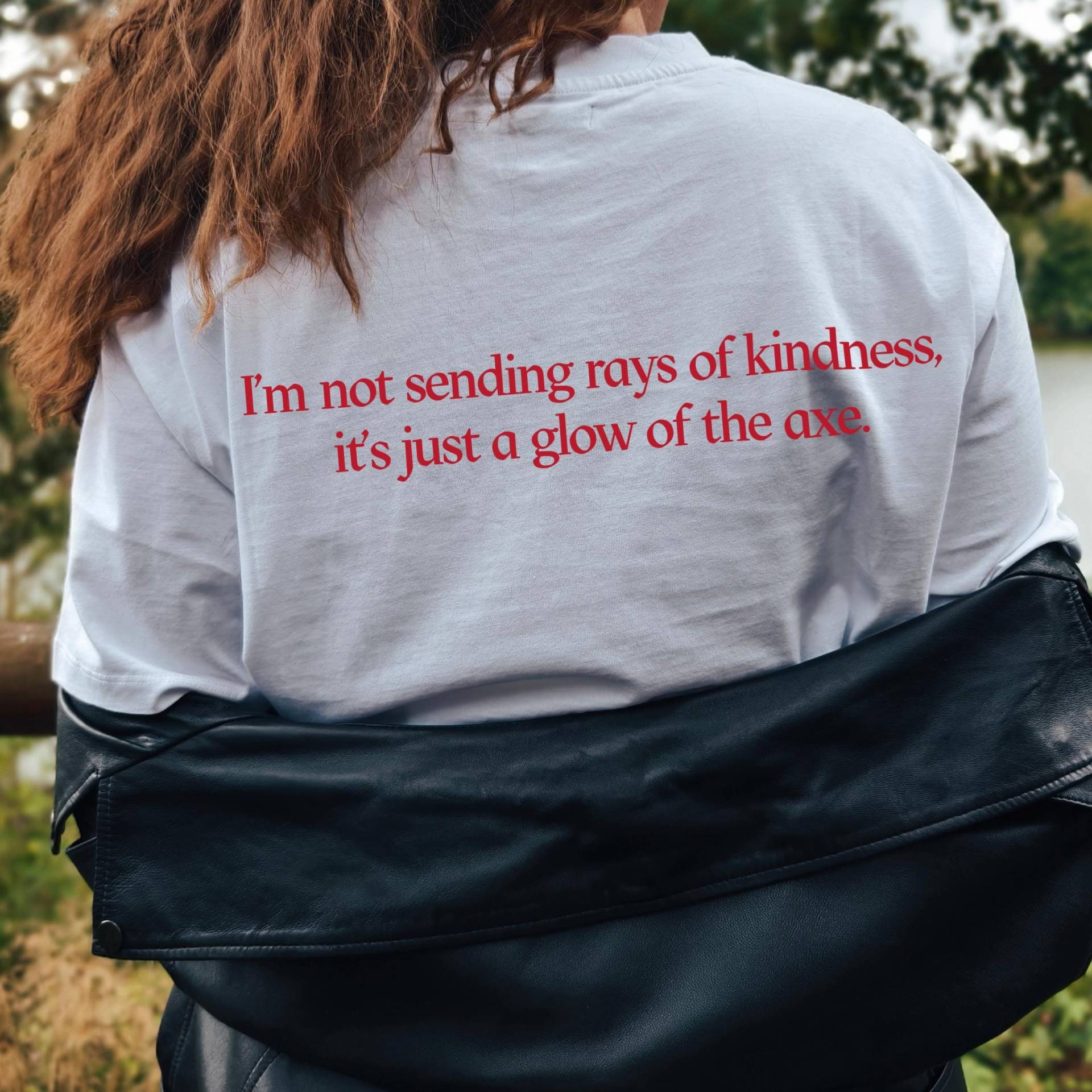 Ich Sende Keine Strahlen Der Güte, Es Ist Nur Ein Glühen Axt. Trendige Kleidung, Inspirierend, Spezielles Design, Retro-Shirt Ästhetik Mit Wörtern von DiOstroInsignia