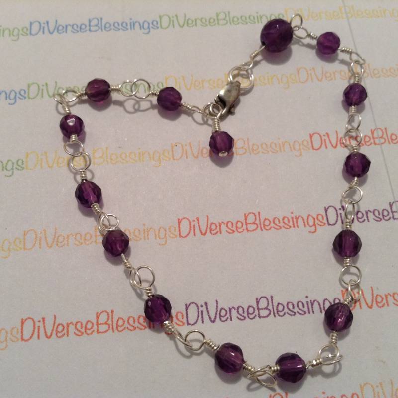Amethyst Quarz, Echter Edelstein, Februar, Geburtsstein, Wire Wrapped, Perlen Armband, Sterling Silber, Karabinerverschluss, 8 Zoll Insgesamt Amethyst Quarz, Echter Edelstein, Februar, Geburtsstein, Wire Wrapped, Perlen Armband, Sterling Silber, Karabinerverschluss, 8 Zoll Insgesamt von DiVerseBlessings