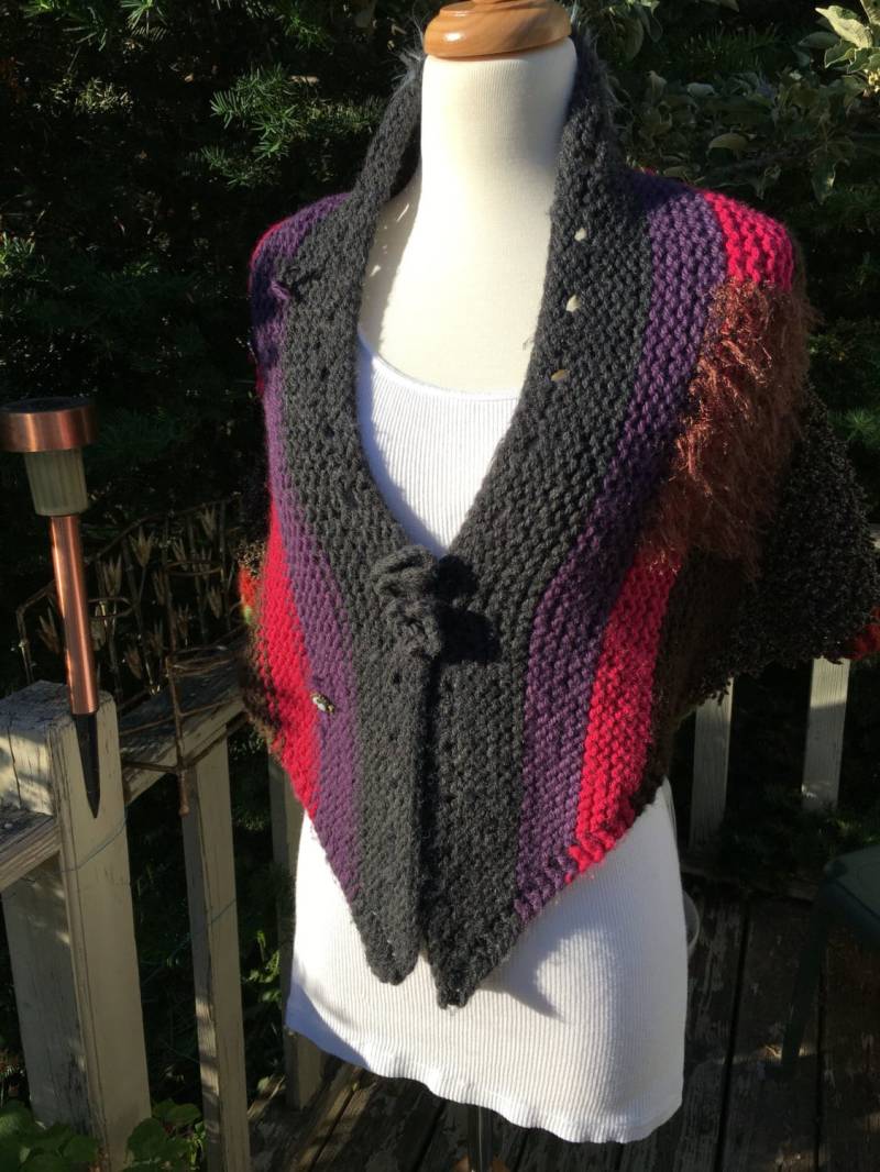 Boho Chic, Hand Gestrickt, Dreieck Schal, Multi Media, Mischfasern, Patchwork, Perlen Und Knöpfe, Unikat, Auf Bestellung Gefertigt, Abstrakte Kunst Boho Chic, Hand Gestrickt, Dreieck Schal, Multi Media, Mischfasern, Patchwork, Perlen Und Knöpfe, Unikat, Auf Bestellung Gefertigt, Abstrakte Kunst von DiVerseBlessings