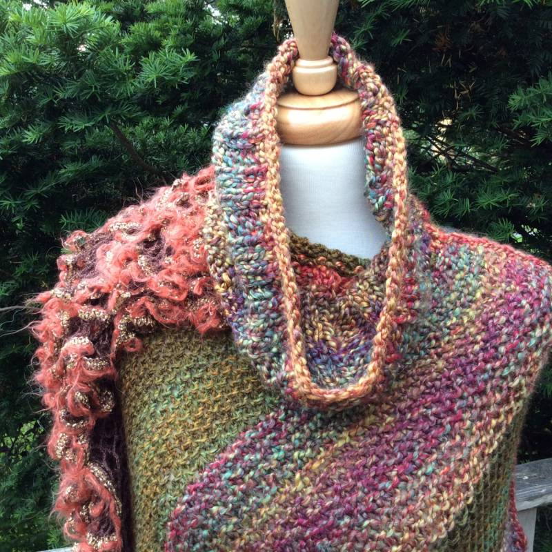 Boho Chic, Hand Gestrickt, Rüschen Und Fransen, Wasserfall Poncho, Multi Media, Mischfasern, Herbstfarben, Optional Perlen Boho Chic, Hand Gestrickt, Rüschen Und Fransen, Wasserfall Poncho, Multi Media, Mischfasern, Herbstfarben, Optional Perlen von DiVerseBlessings