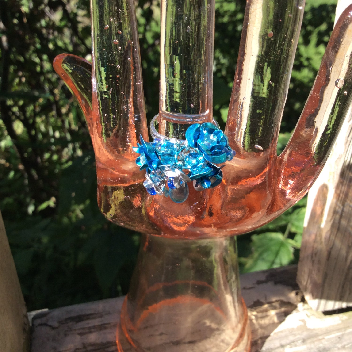 Charm Ring, Glasperlen, Aluminium Rosen, Kunstperlen, Draht Gewickelt, Versilbertes Messing, Silber Gefüllt, Verstellbar, Aqua Blau von DiVerseBlessings