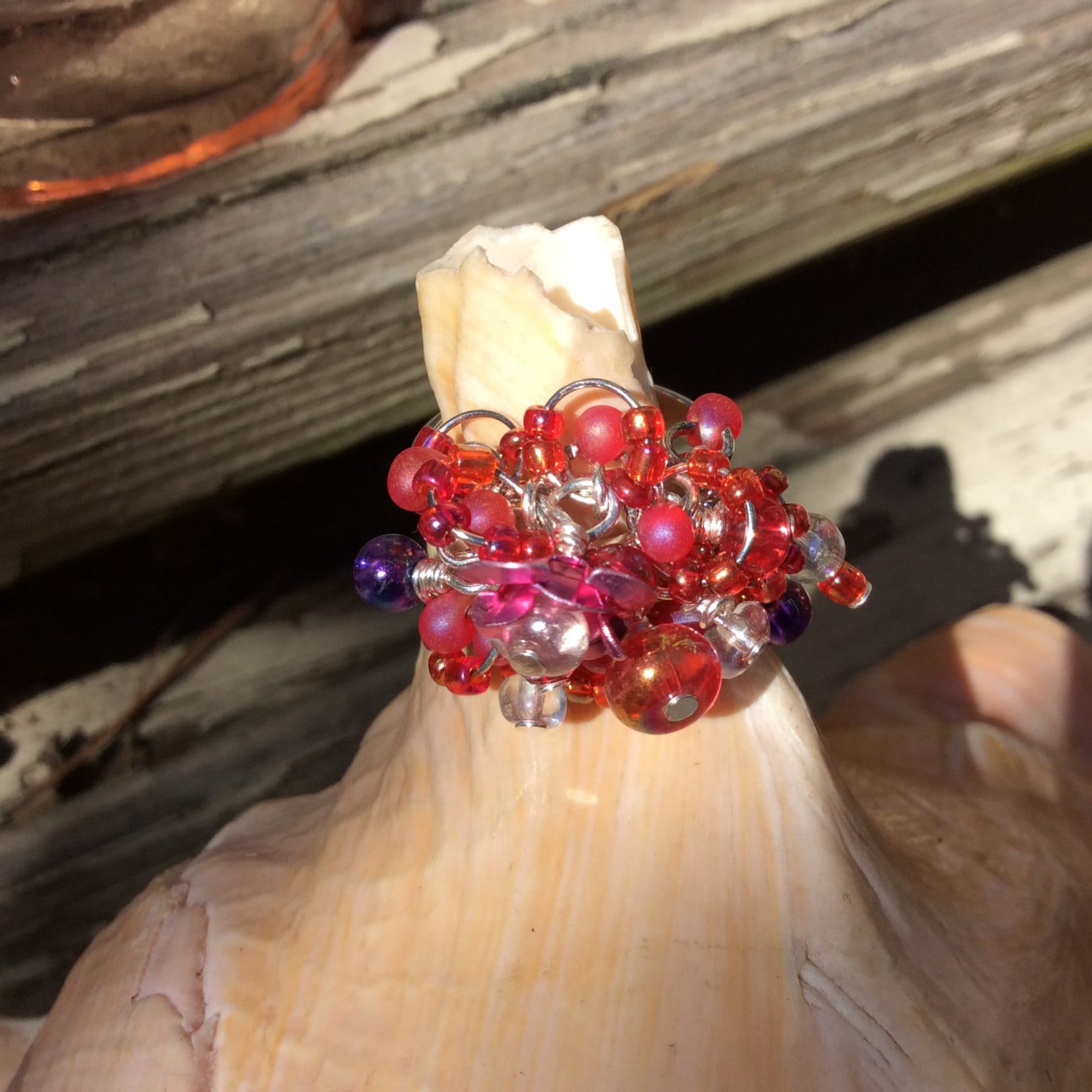 Charm Ring, Glasperlen, Aluminium Rosen, Kunstperlen, Draht Gewickelt, Versilbertes Messing, Silber Gefüllt, Verstellbar, Himbeerrot, Rosa von DiVerseBlessings