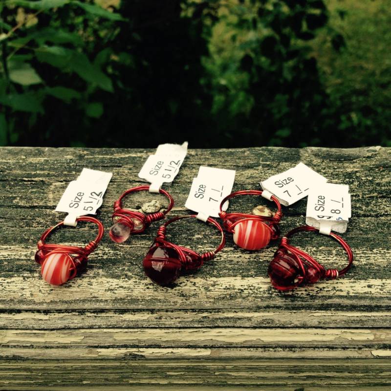 Glasperle, Wire Wrapped, Ring, Rot, Weiß, Klar, Versilbert, Kupfer Glasperle, Wire Wrapped, Ring, Rot, Weiß, Klar, Versilbert, Kupfer von DiVerseBlessings