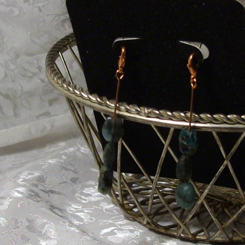 Im Rohzustand, Smaragd, Echter Edelstein, Erde Abgebaut, Mai Birthstone, Kupfer, Sterling Silber Rückseite Im Rohzustand, Smaragd, Echter Edelstein, Erde Abgebaut, Mai Birthstone, Kupfer, Sterling Silber Rückseite von DiVerseBlessings