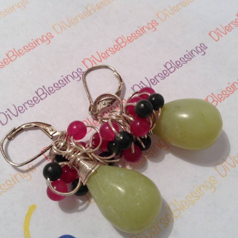 Jaded Beauty, Jadeit, Nephrit Jade, Echte Edelsteine, Cluster Ohrringe, Sterling Silber, Klappbrisur, Wire Wrapped, Olive, Kirsche Jaded Beauty, Jadeit, Nephrit Jade, Echte Edelsteine, Cluster Ohrringe, Sterling Silber, Klappbrisur, Wire Wrapped, Olive, Kirsche von DiVerseBlessings