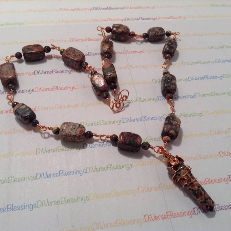 Leopardenhaut, Jaspis, Echter Edelstein, Wire Wrapped, Perlen Kette, Massiver Kupferdraht, Halskette, 50 cm, Obelisk Focal Leopardenhaut, Jaspis, Echter Edelstein, Wire Wrapped, Perlen Kette, Massiver Kupferdraht, Halskette, 50 cm, Obelisk Focal von DiVerseBlessings
