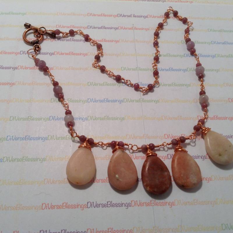 Lepidolith Mica, Echter Edelstein, Draht Gewickelt, Perlen Kette, Massiver Kupferdraht, Halskette, 22 Zoll, Rose, Flieder Lepidolith Mica, Echter Edelstein, Draht Gewickelt, Perlen Kette, Massiver Kupferdraht, Halskette, 22 Zoll, Rose, Flieder von DiVerseBlessings