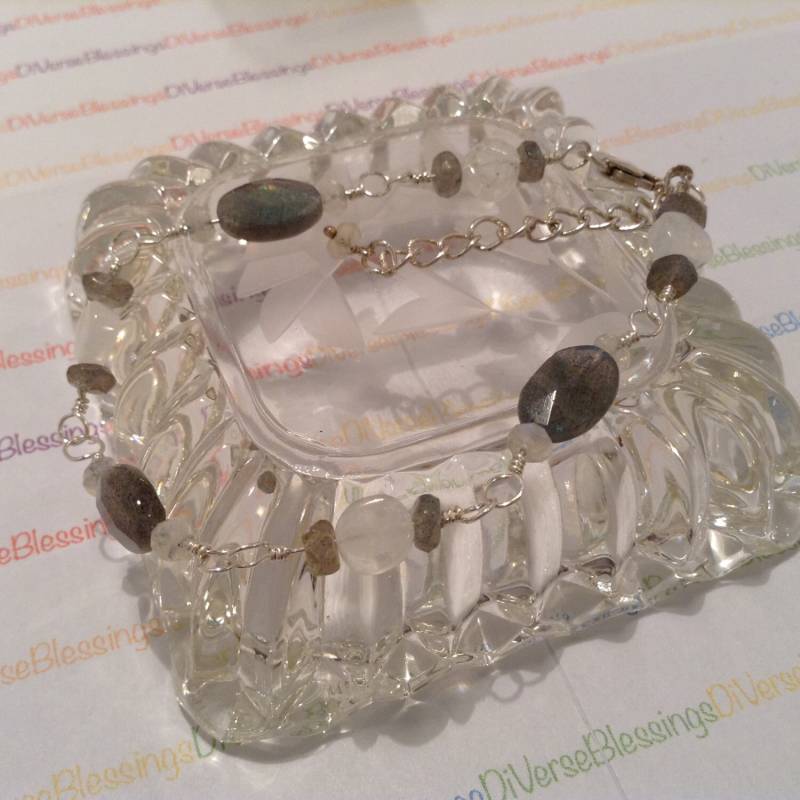 Nordlichter, Mondstein, Labradorit, Sterling Silber, Wire Wrapped, Perlenarmband, 20 cm, Karabinerverschluss, Echter Edelstein Nordlichter, Mondstein, Labradorit, Sterling Silber, Wire Wrapped, Perlenarmband, 20 cm, Karabinerverschluss, Echter Edelstein von DiVerseBlessings