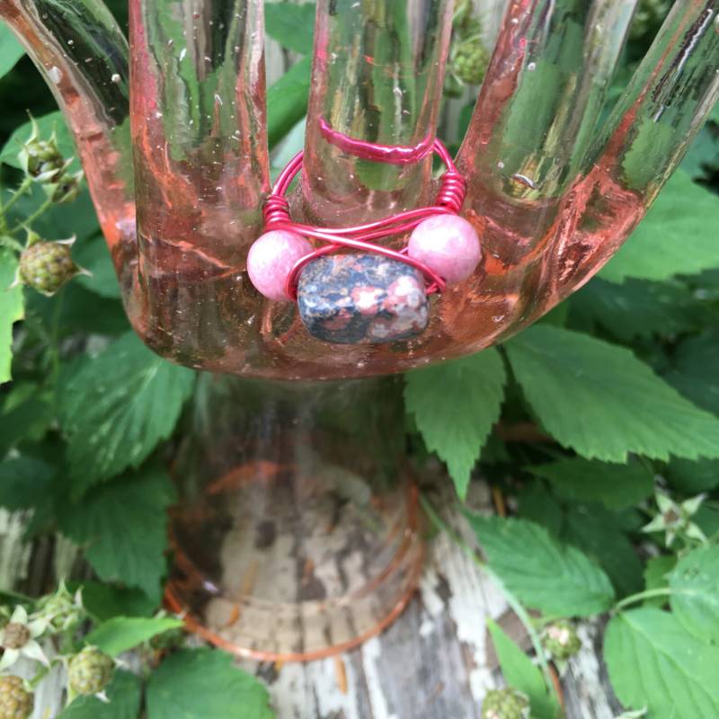 Rockin Pink, Rhodonit, Leoparden Jaspis, Echter Edelstein, Rosa Gefärbt, Versilbert, Kupferdraht, Ring Gewickelt Rockin Pink, Rhodonit, Leoparden Jaspis, Echter Edelstein, Rosa Gefärbt, Versilbert, Kupferdraht, Ring Gewickelt von DiVerseBlessings