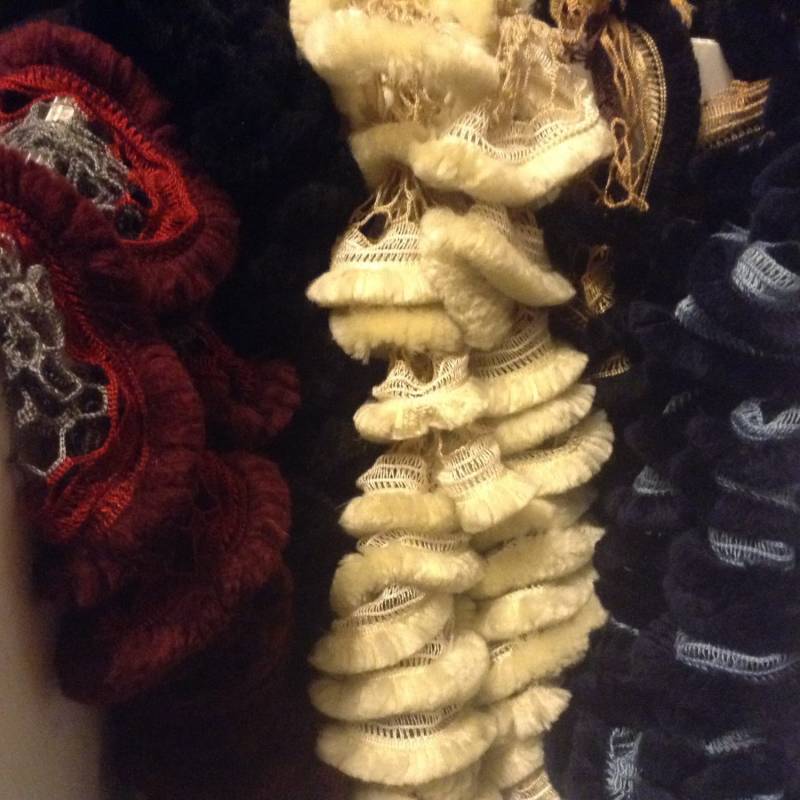 Rüschenschal, Strick, Starbella Arctic, Gepard, Tiefblau, Merlot, Panther, Weiß Sand Rüschenschal, Strick, Starbella Arctic, Gepard, Tiefblau, Merlot, Panther, Weiß Sand von DiVerseBlessings