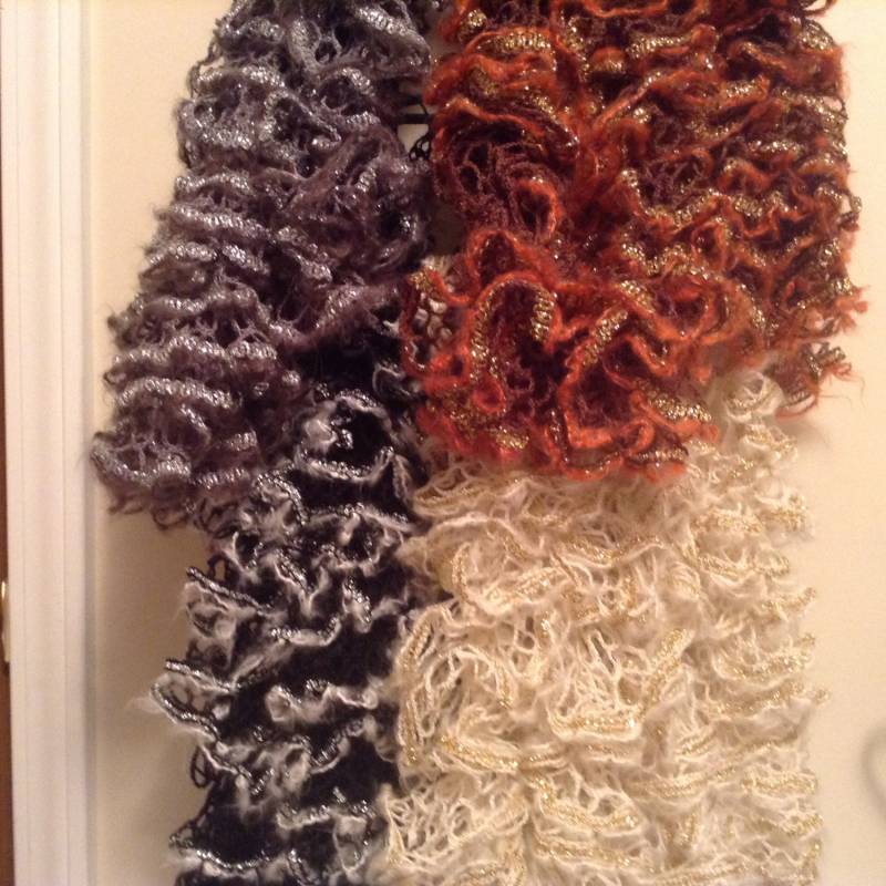 Rüschenschal, Strick, Starbella Luxe, Canyon Sun, Smoky, Snowy Night, Weißgold, Mohairmischung Rüschenschal, Strick, Starbella Luxe, Canyon Sun, Smoky, Snowy Night, Weißgold, Mohairmischung von DiVerseBlessings