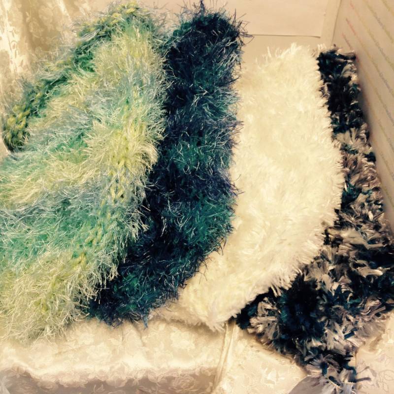 Super Weich, Stretch Strick, Mütze, Hut, Beanie, Bernat Boa, Satin, Fun Fell, Einheitsgröße Super Weich, Stretch Strick, Mütze, Hut, Beanie, Bernat Boa, Satin, Fun Fell, Einheitsgröße von DiVerseBlessings