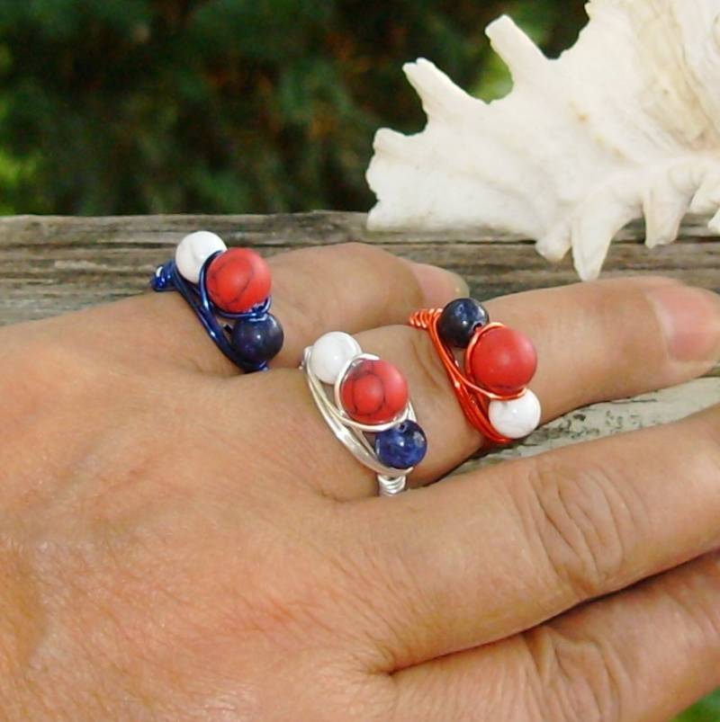 Usa Pride, Halbedelstein, Echter Stein, Natürlicher Howlith, Gefärbter Sodalith, Wire Wrapped, Ring Usa Pride, Halbedelstein, Echter Stein, Natürlicher Howlith, Gefärbter Sodalith, Wire Wrapped, Ring von DiVerseBlessings