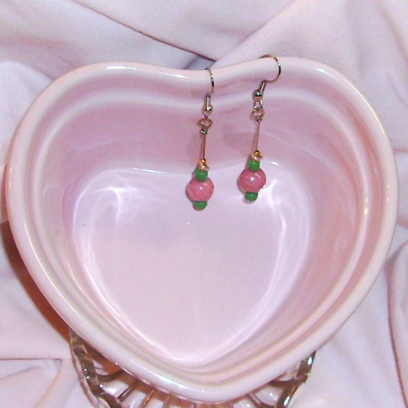 Zufall Begegnung, Rosa Rhodonit, Grünes Glas, Rocailles, Metallzubehör, Ohrringe, Edelstahl, Ohrhaken Zufall Begegnung, Rosa Rhodonit, Grünes Glas, Rocailles, Metallzubehör, Ohrringe, Edelstahl, Ohrhaken von DiVerseBlessings