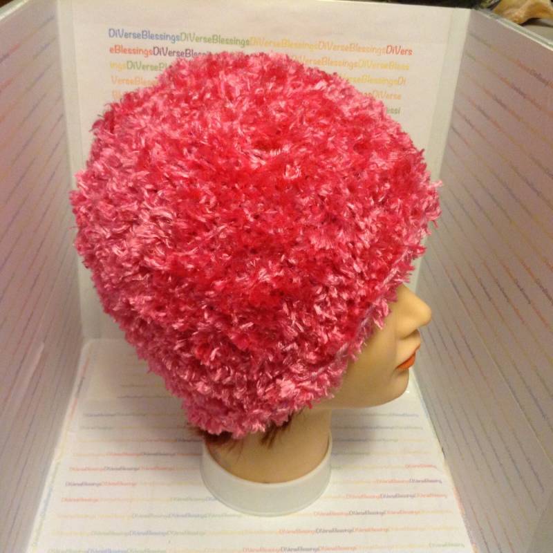 strickmütze, Bernat Yarns, Boa Chick, Satin Flamingo, Susan G Komen, Brustkrebsbewusstsein, Chemomütze strickmütze, Bernat Yarns, Boa Chick, Satin Flamingo, Susan G Komen, Brustkrebsbewusstsein, Chemomütze von DiVerseBlessings