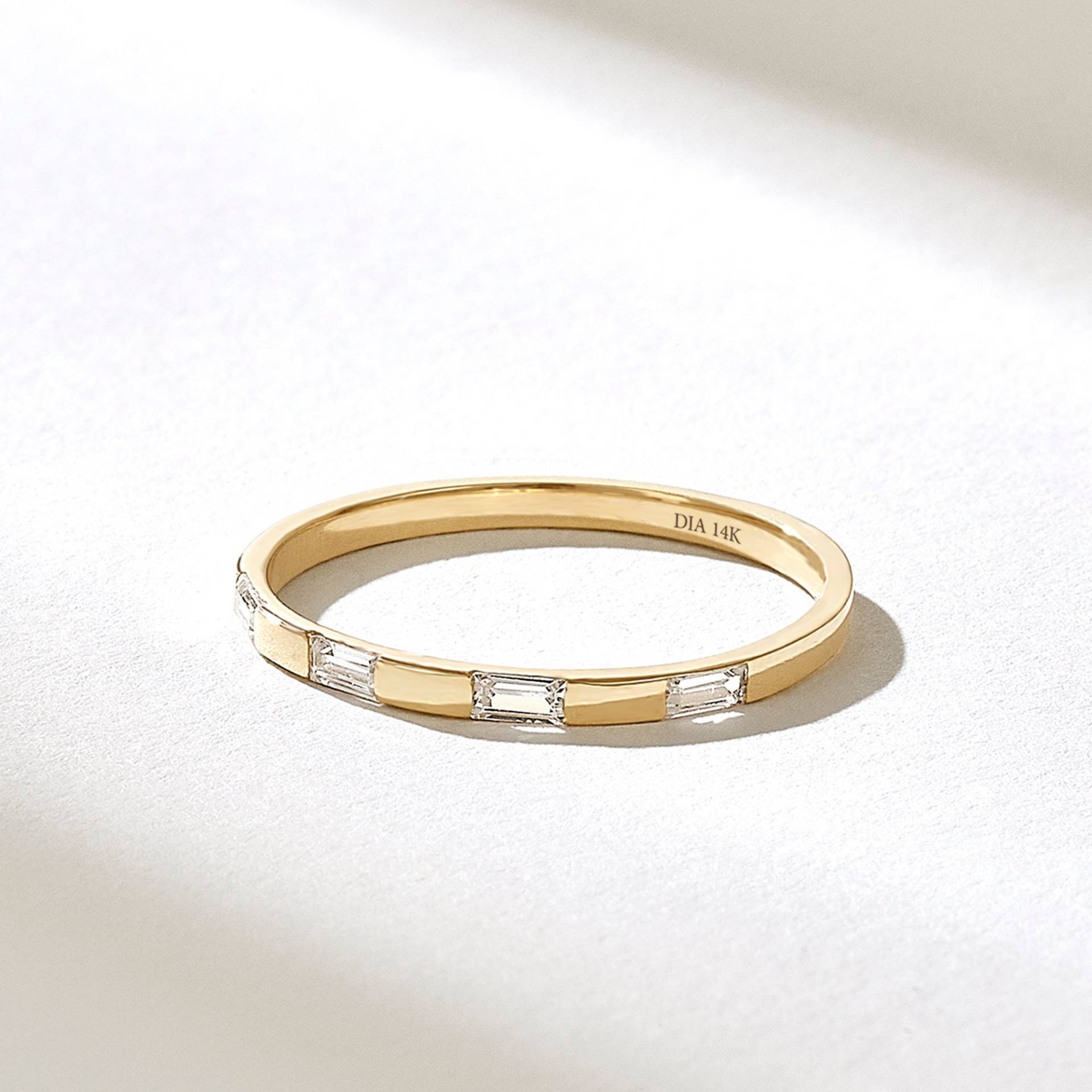 14K Halbe Ewigkeit Baguette Ehering, Diamant Brautringenhancer Frauen, Solid Gold Slim Jubiläumsring, 1, 50 Mm Dünner Schichtring von DiaFineJewelry