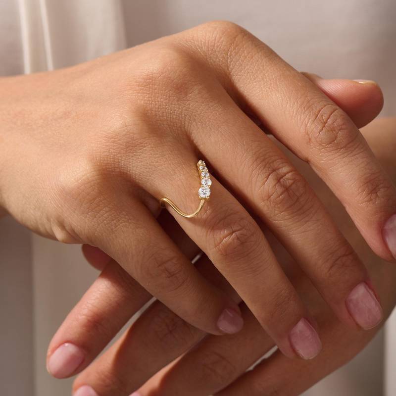 14K Solid Gold Diamant Welle Ring Gebogener Chevron Ehering Für Frauen Einzigartige Kontur Stapelring Eleganter Braut Geschenk Schmuck von DiaFineJewelry