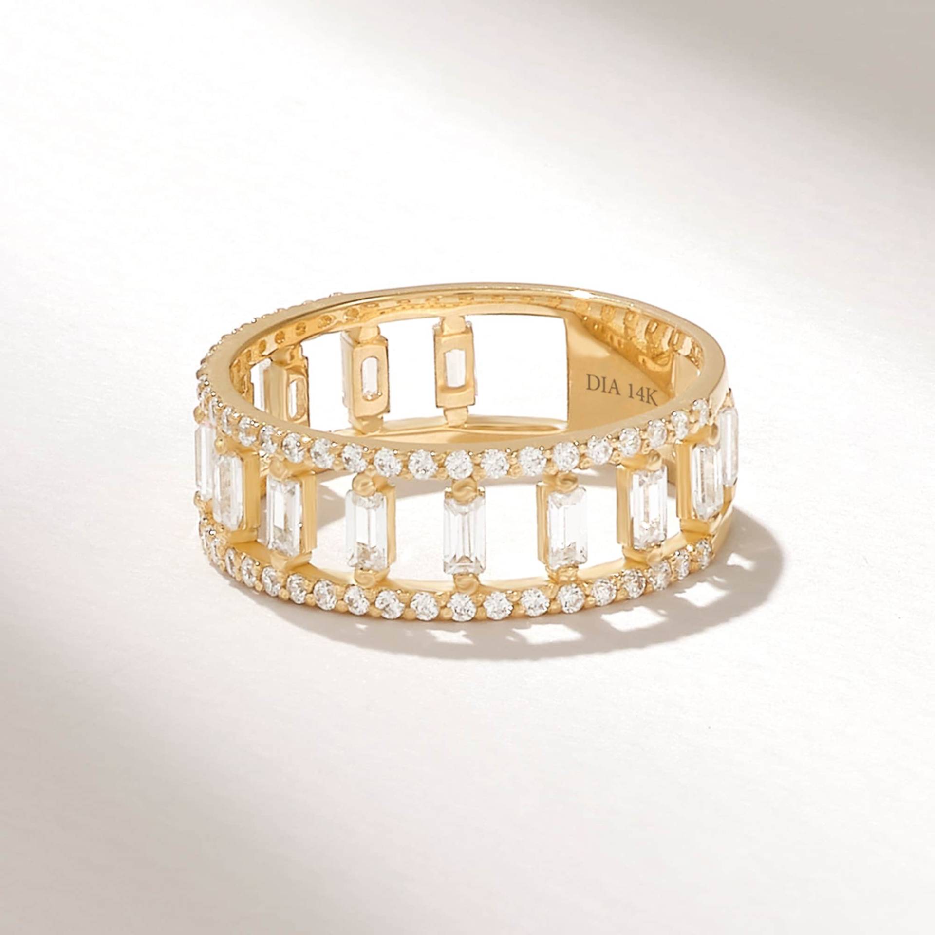 Baguette Diamant Bold Eternity Ring | 14K-18K-10K Massivgold Dicke Ehering Damen Einzigartiger 6.6mm Daumenring von DiaFineJewelry