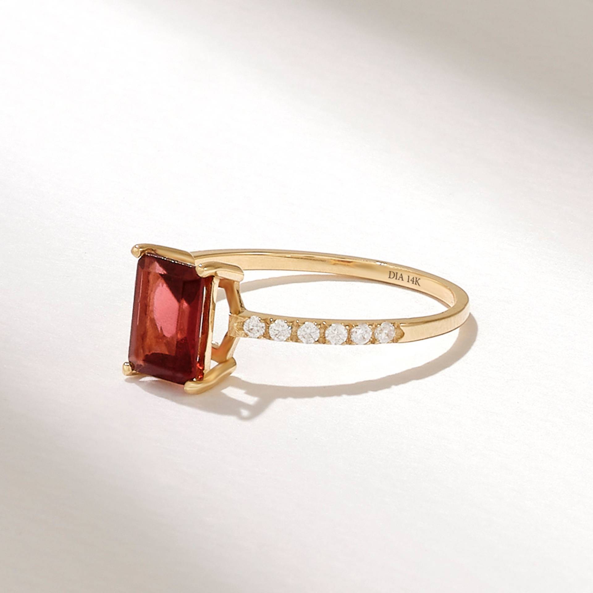 Baguette Granat Diamant Solitär Ring | Roter Edelstein Akzent Frauen 1 Ctw Verlobungsring Aus 14K 18K 10K Gold von DiaFineJewelry