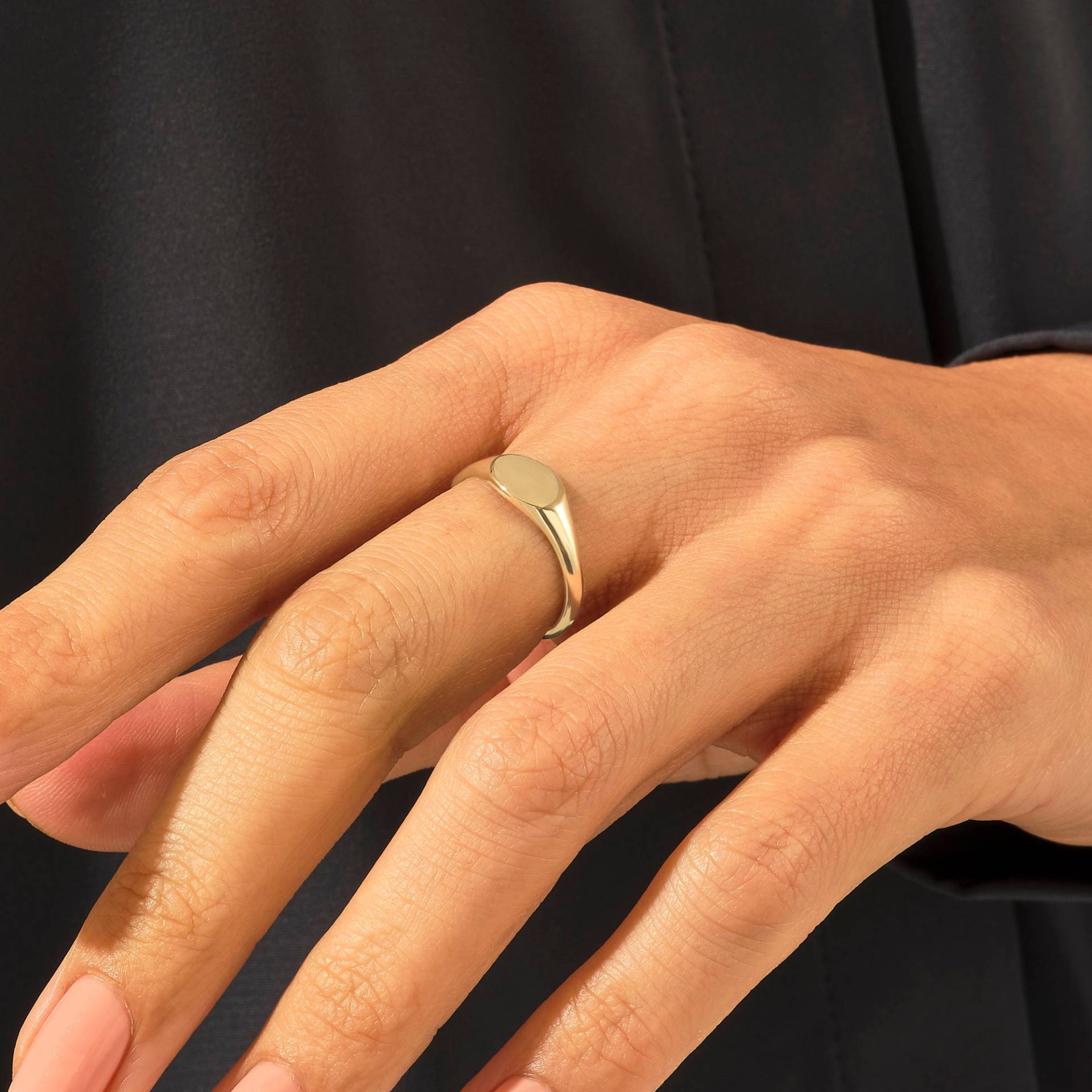 Gold Siegelring, Gravierte Goldringe Für Frauen, Individueller Kleiner Finger Ring, Zierlicher Initialring, Monogrammring, Handgemachte Schmuck von DiaFineJewelry