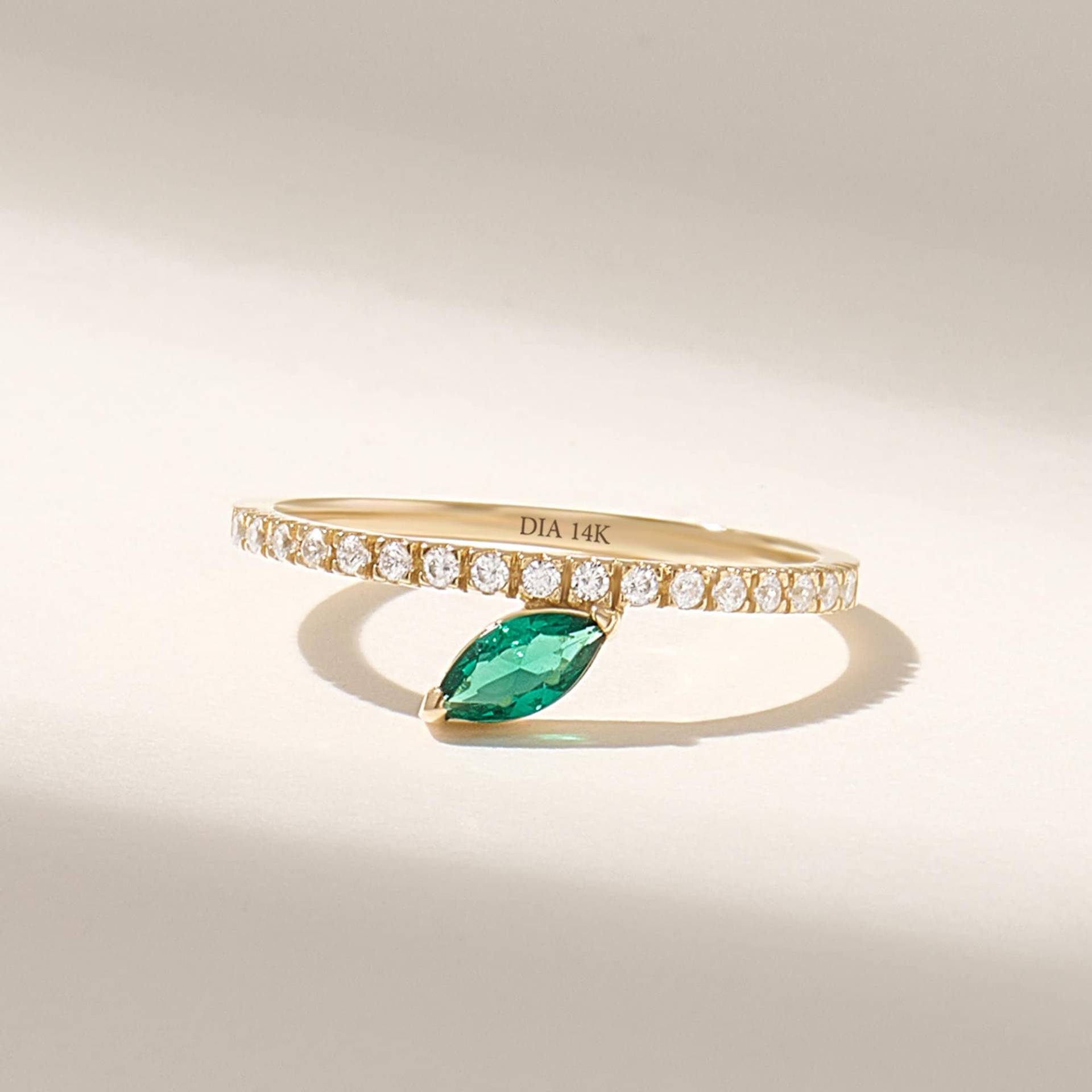 Marquise Smaragd Ring, 14K Solid Gold Ehering Für Frauen, Grün Versprechen Ring Pave Diamantring, Halbe Eternität Geschenk Sie von DiaFineJewelry