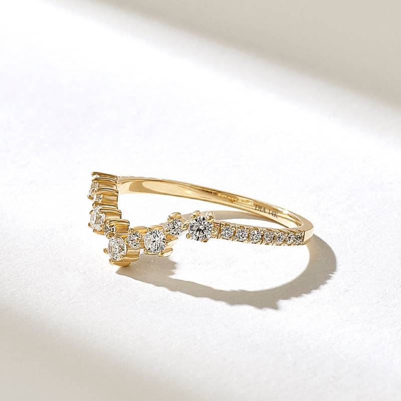 Wechsel Diamant Geschwungener Ring | 14K 18K 10K Solid Gold Chevron Stapelring Damen Krone Enhancer Akzentuiert von DiaFineJewelry