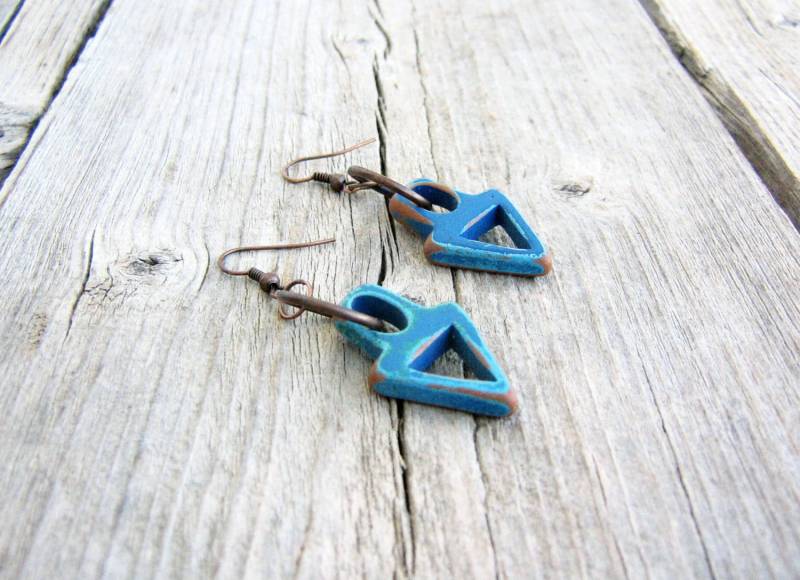 Blaue Keramik Pfeil Ohrringe Antik Kupfer Ohrhänger von DiaStyle