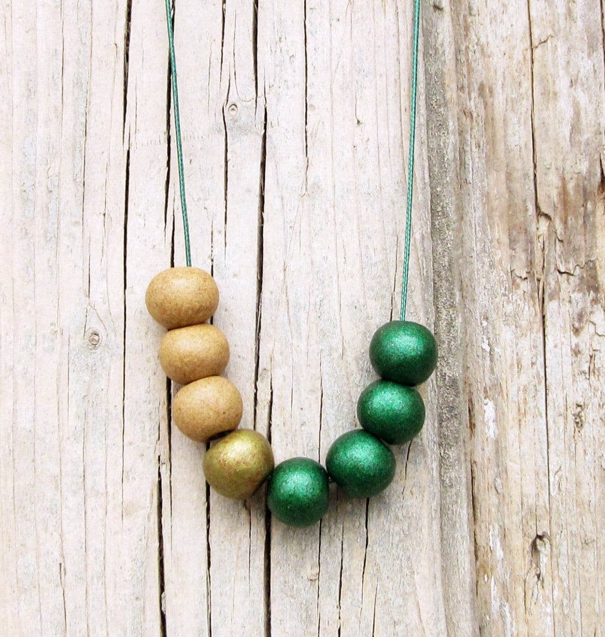 Keramikperlenkette Von Grün & Beige Verstellbarer Boho Schmuck von DiaStyle