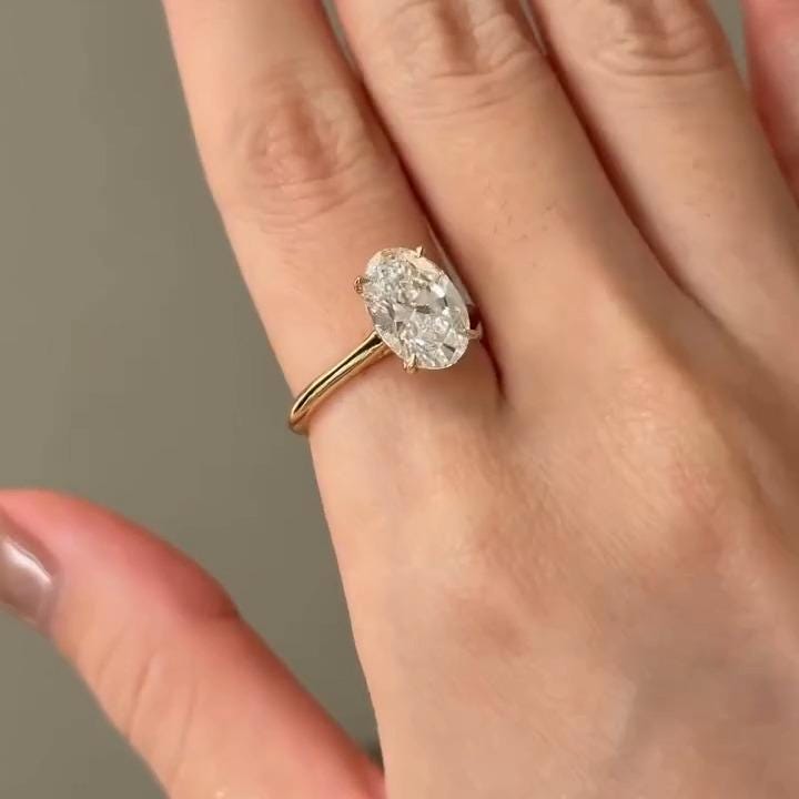 Oval Lab Grown Diamond Engagement Ring Low Profile Solitaire Handmade Fine Jewelry Minimalist Solid Gold Ig Certified von Diamantglanz