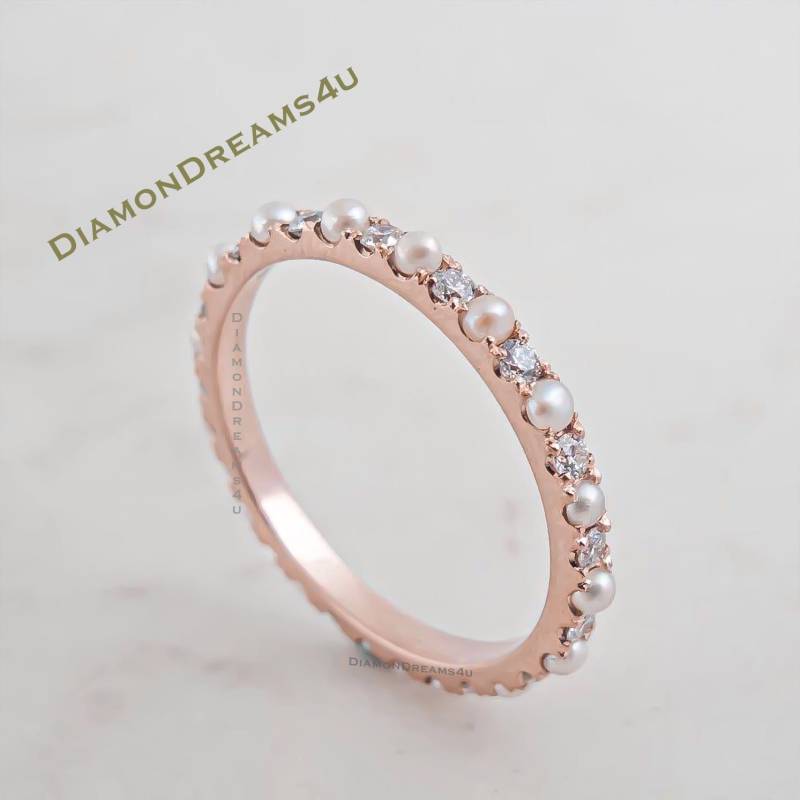Perlen Und Diamant Eternity Ring in 14K Roségold - Juni Birthstone Band Geschenkidee Zum Muttertag Perlenband Für Frauen Stapelband von DiamonDreams4u