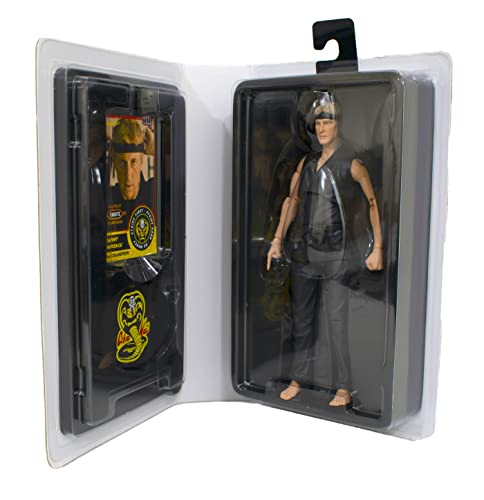Diamond Select - SDCC 2022 Cobra Kai Johnny VHS Actionfigur, Mehrfarbig, Standard, Cookie Padding H Geldbörse Diamond Select - SDCC 2022 Cobra Kai Johnny VHS Actionfigur, Mehrfarbig, Standard, Cookie Padding H Geldbörse von Diamond Select Toys
