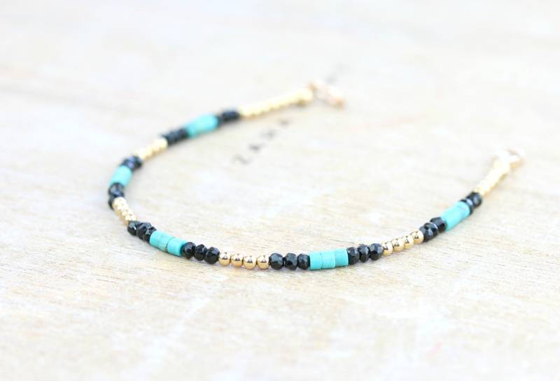 Gold Türkis & Schwarz Spinell Edelstein Minimalist Armband | Perlenarmband Gold Türkis & Schwarz Spinell Edelstein Minimalist Armband | Perlenarmband von DiamondFishJewellery