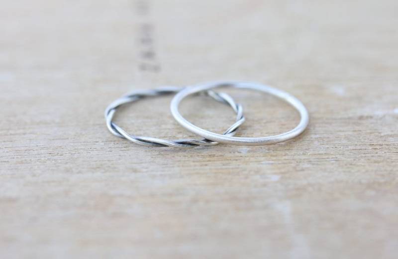 Verdrehte & Glatte Sterling Silber Stapelringe - Set Von 2 Verdrehte & Glatte Sterling Silber Stapelringe - Set Von 2 von DiamondFishJewellery