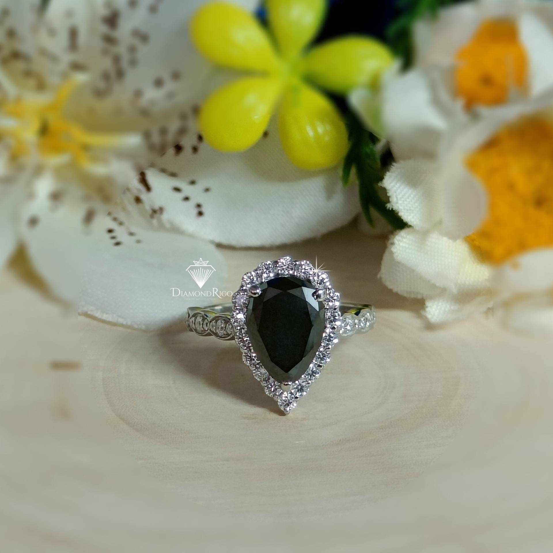 Vintage Birnen Moissanite Verlobungsring, Einzigartige Cluster Halo Ehering, Filigraner Set Ring, Geschenke Für Sie von DiamondRigo