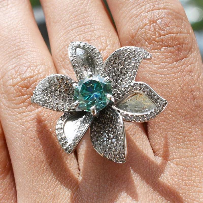 Erstaunlicher Blumenformring Runder Diamanten-Verlobungsring 2.80 Ct, Schöner Blauer Moissanit-Solitärring in Weißgold von Diamondking007