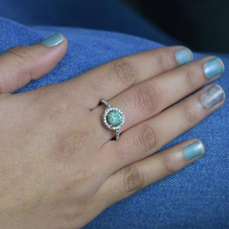 Halo Rundschliff Moissanit Diamantring 1, 30 Karat Blauer Mit Weißen Akzenten in 925 Silber Umwerfendes Funkeln Für Ihre Liebsten von Diamondking007