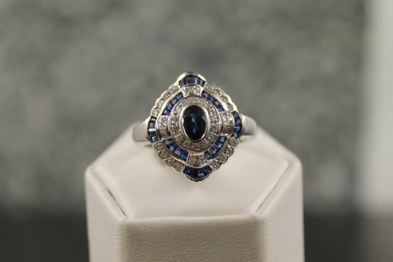 Blauer Saphir Und Diamant Als Ring Blauer Saphir Und Diamant Als Ring von DiamondsByJ