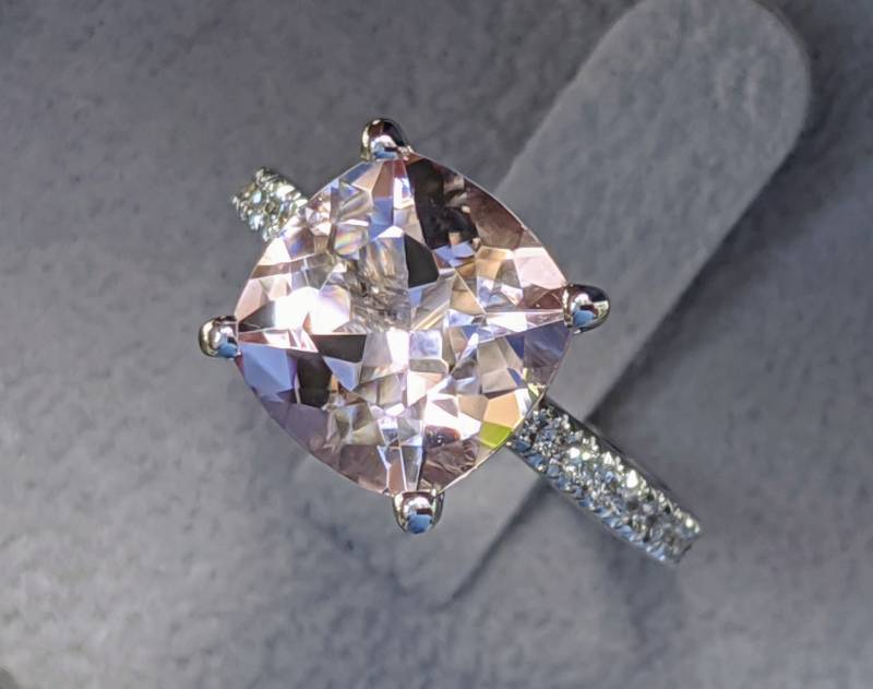 3 1/2 Karat Morganit Verlobungsring Weiß Gold Kissen Ring Hidden Halo Diamanten 3 1/2 Karat Morganit Verlobungsring Weiß Gold Kissen Ring Hidden Halo Diamanten von DiamondsMine