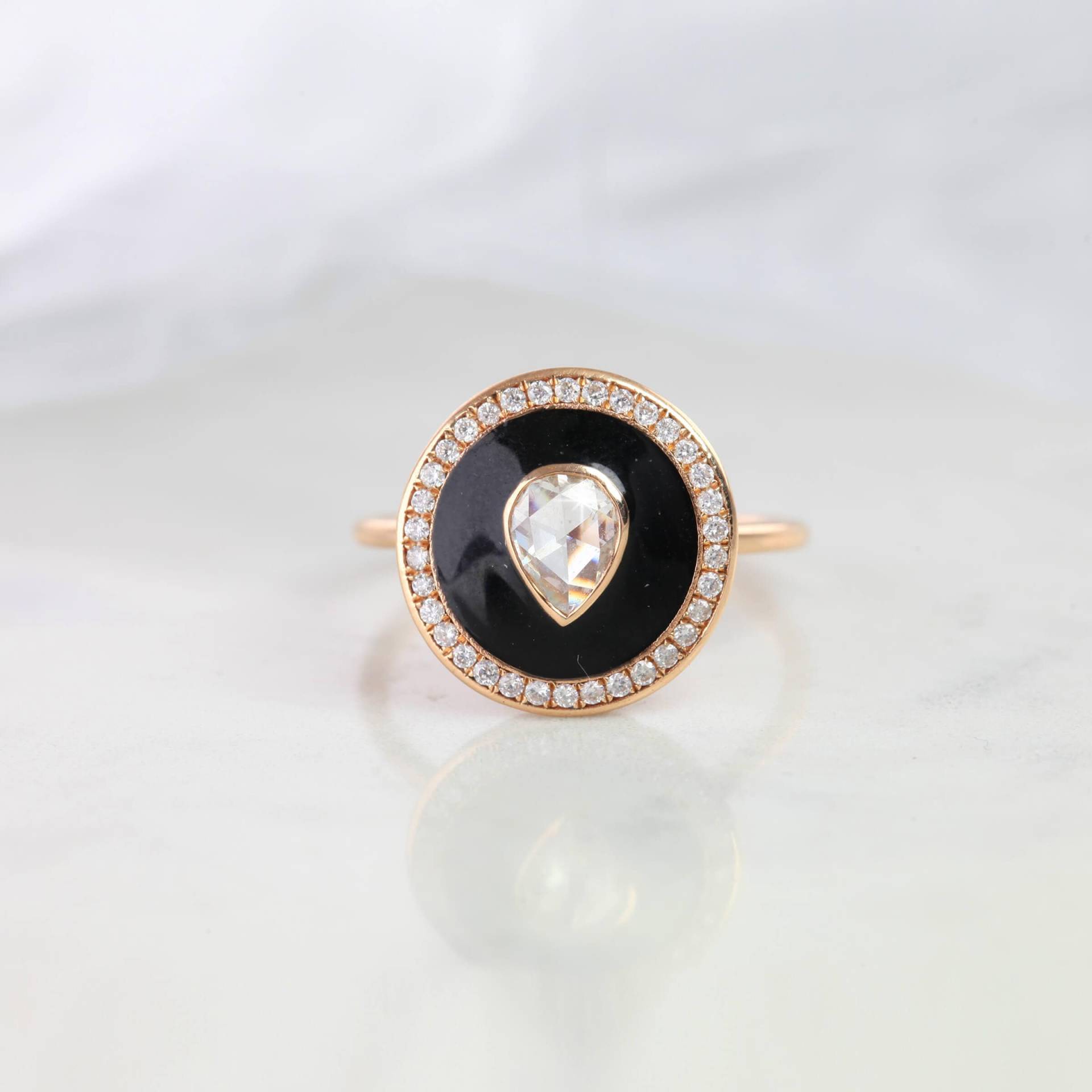 Art Deco Pear Cut Rosenschnitt Diamant Ring, Artdeco Form Rosecut Schwarz Emailliert Roségold Ring Mit Pave Setting Verlobung Statement von DiamondsVivid